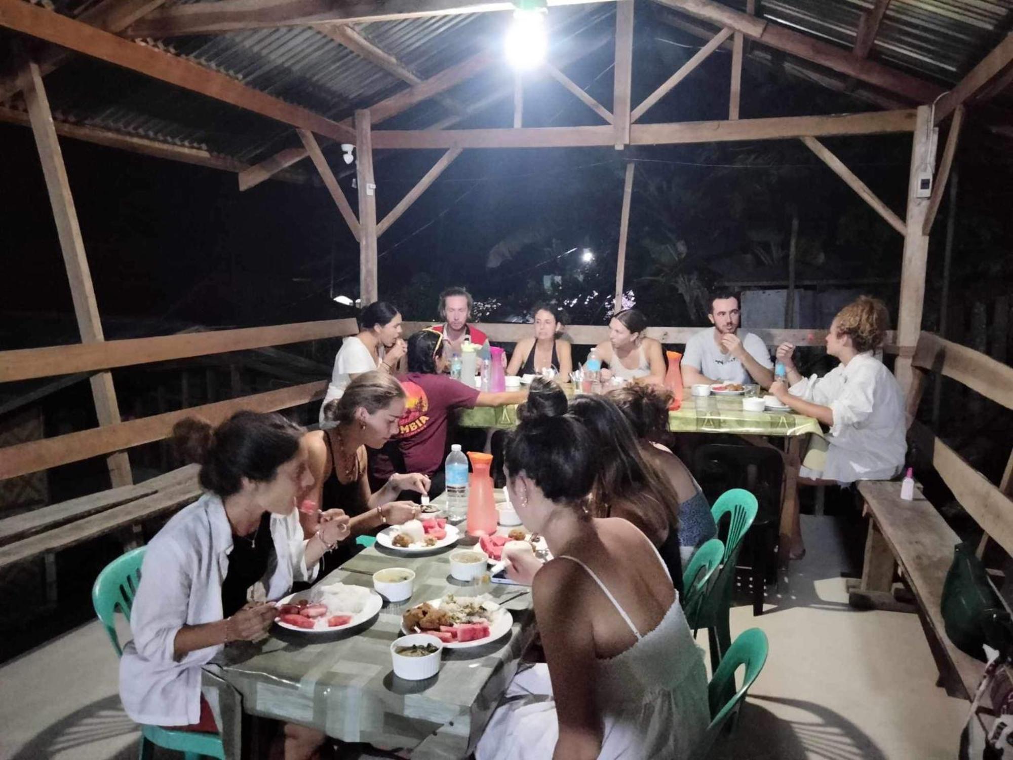 Roca'S Homestay Backpackers Chalet Batuan Εξωτερικό φωτογραφία